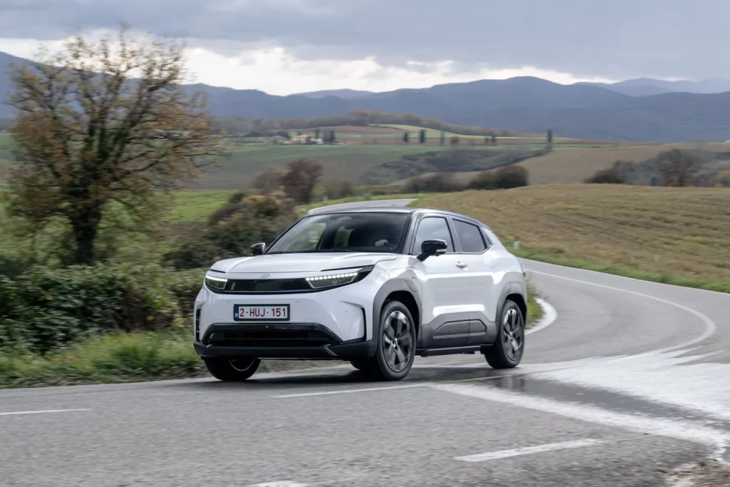 Toyota presenta el Urban Cruiser, el nuevo eléctrico urbano que, en España, tendrás que comprar a Suzuki 15 Motor16 TOYOTA URBAN CRUISER 9 Motor16