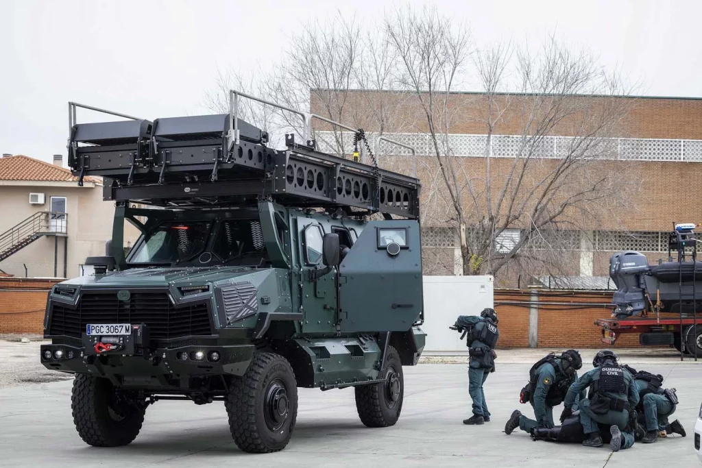 VEHICULO TACTICO BLINDADO GUARDIA CIVIL3 Motor16
