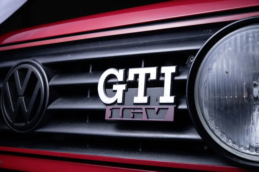 El mito del Volkswagen Golf GTI a través de sus ocho generaciones 33 Motor16 VOLKSWAGEN GOLF GTI 2 GENERACION 5 Motor16
