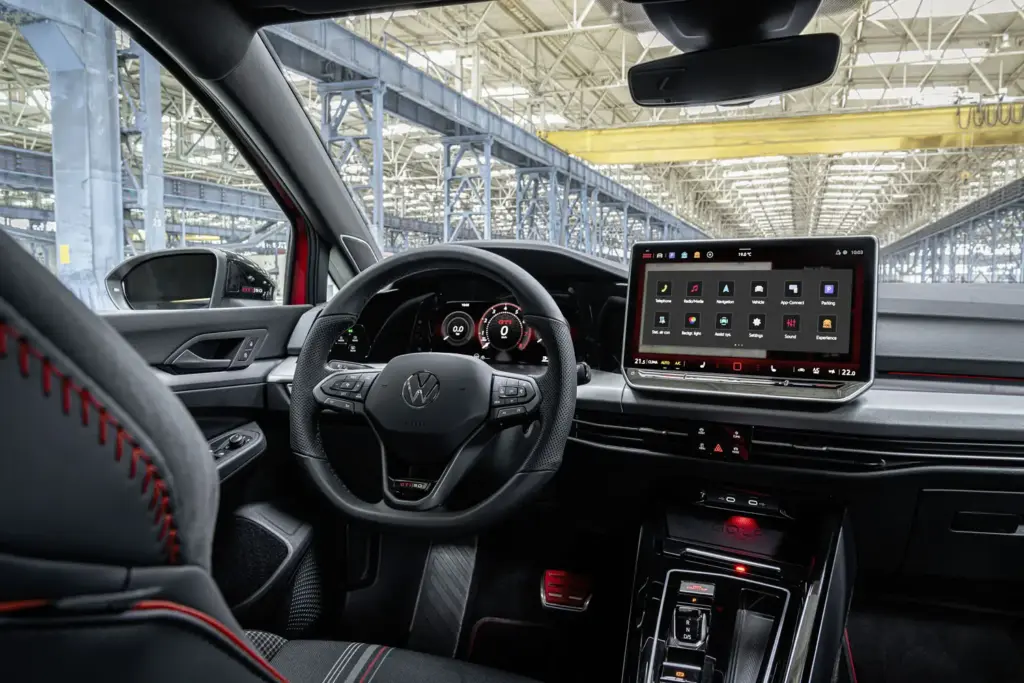 El mito del Volkswagen Golf GTI a través de sus ocho generaciones 16 Motor16 VOLKSWAGEN GOLF GTI 8 GENERACION 4 Motor16