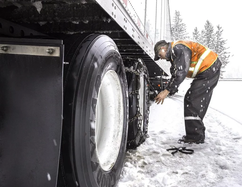 camionero cadenas nieve