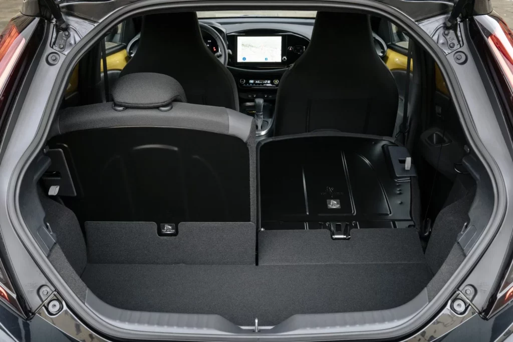 Prueba del Toyota Aygo X Cross “reinventado” para adoptar la hibridación 18 Motor16 detalles toyota Aygo X cross GR Sport 6 Motor16