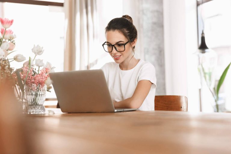 Las franquicias online de bajo coste se posicionan como modelo emergente en España con modelos como Devuelving