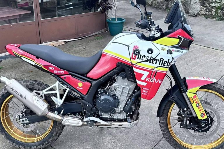 Adhesivos onroad con diseño personalizado de gran resistencia, la propuesta de ADHESIVOSEMBARRADOS