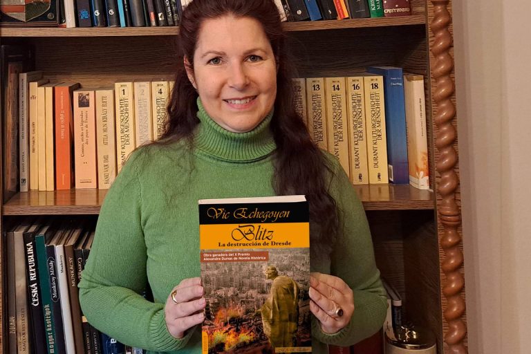 Vic Echegoyen conmemora el 80 aniversario del final de la segunda Guerra Mundial con su novela histórica Blitz, la destrucción de Dresde