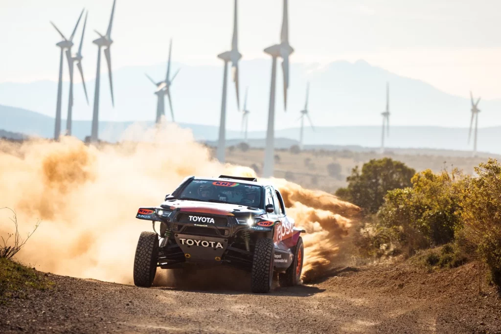 Isidre Esteve estrena Hilux pata negra en el Dakar 2026