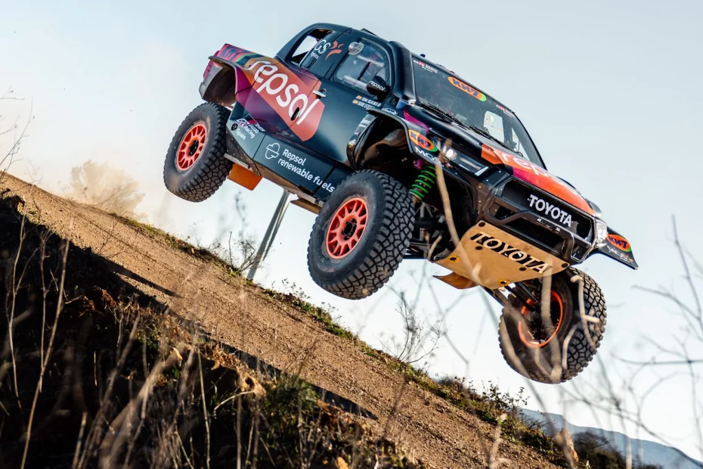 Isidre Esteve estrena Hilux pata negra en el Dakar 2026