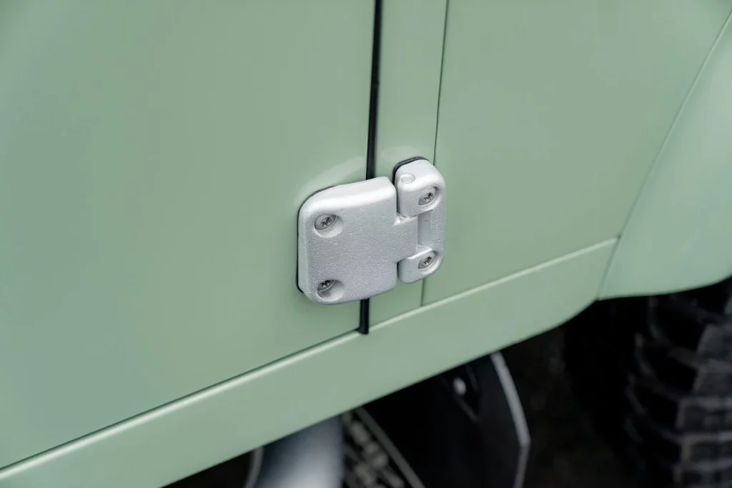 land rover defender heritage subasta 10 Motor16