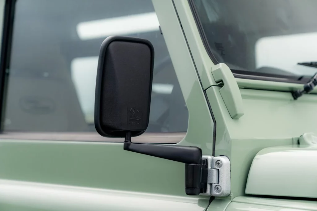 land rover defender heritage subasta 15 Motor16