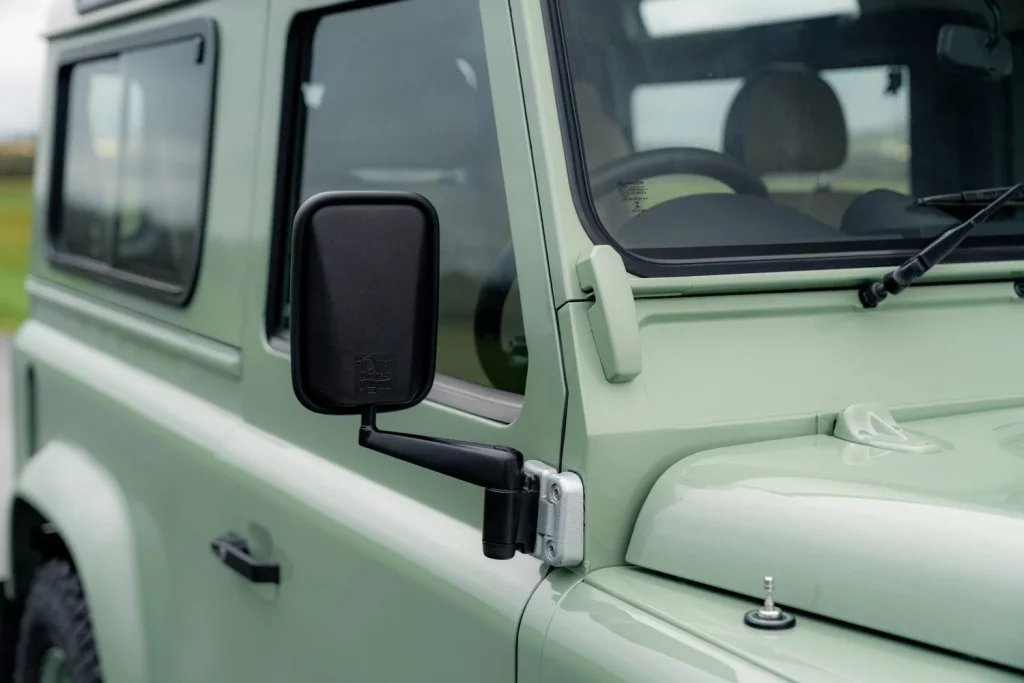 land rover defender heritage subasta 17 Motor16