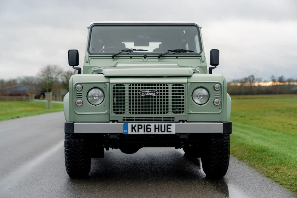 land rover defender heritage subasta 19 Motor16
