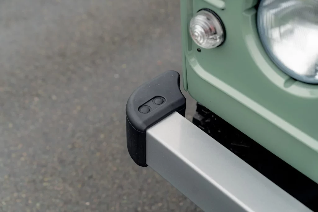 land rover defender heritage subasta 22 Motor16