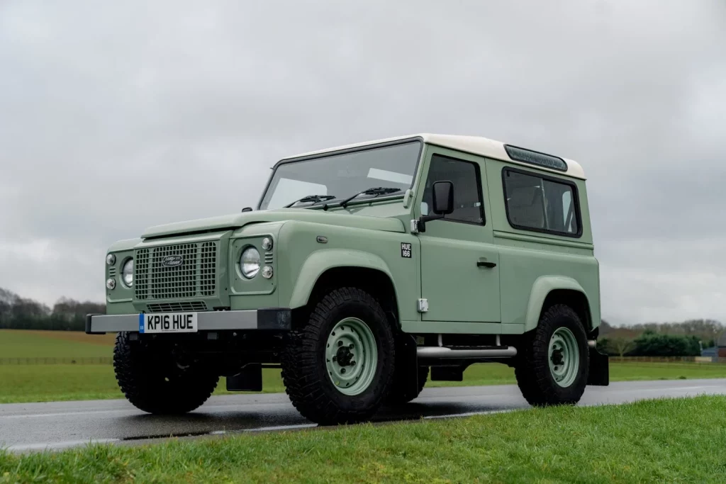 land rover defender heritage subasta 25 Motor16