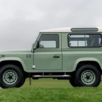 El último Land Rover Defender Heritage Edition sale a subasta