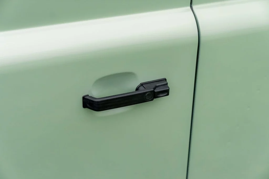 land rover defender heritage subasta 32 Motor16