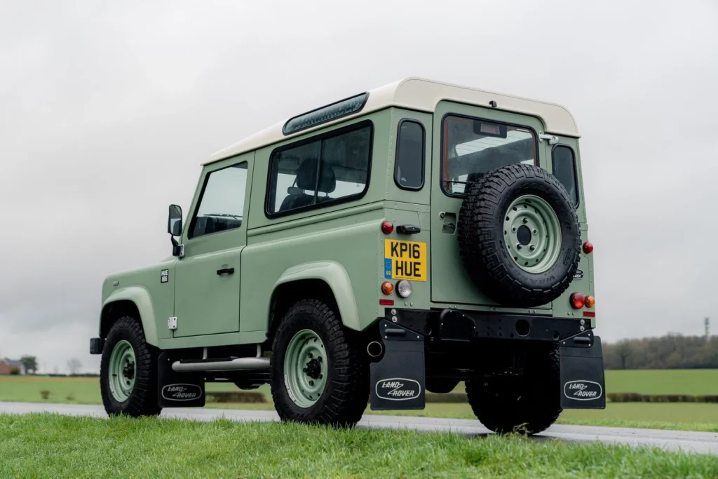 land rover defender heritage subasta 37 Motor16