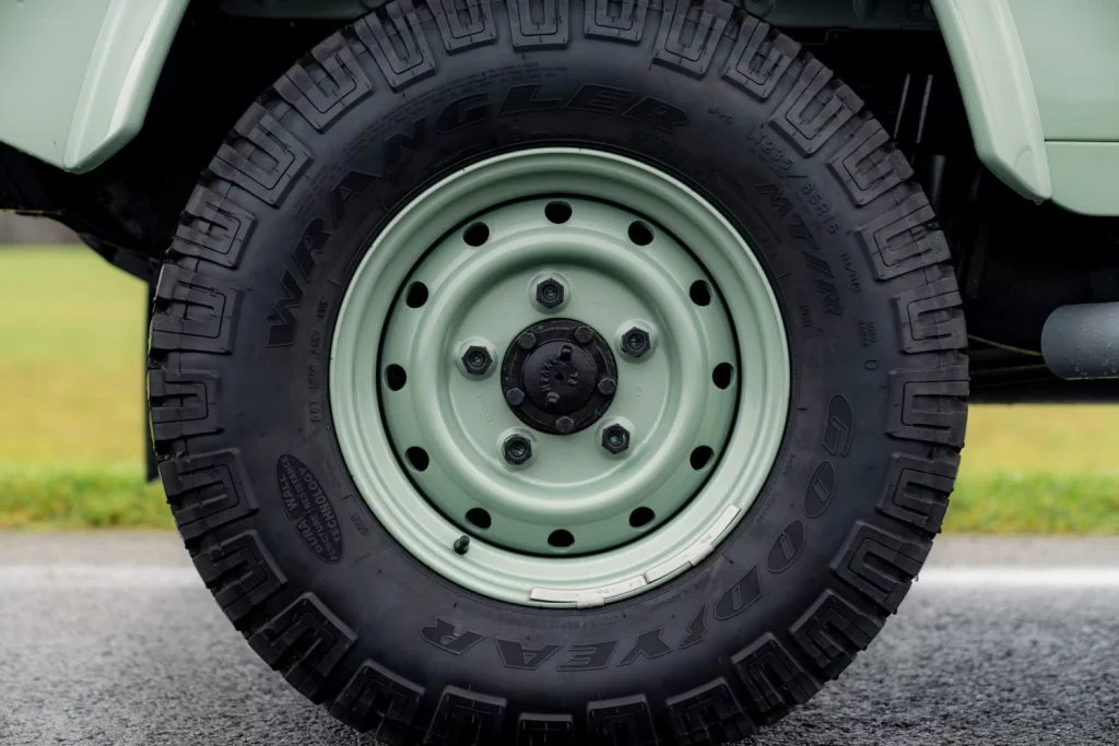 El último Land Rover Defender Heritage Edition sale a subasta