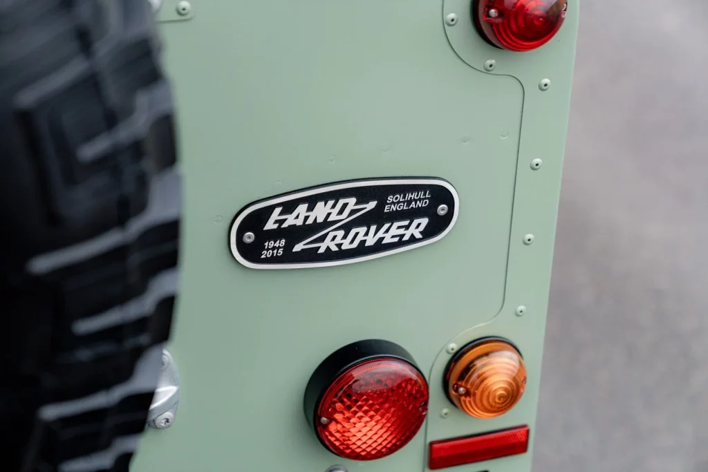 land rover defender heritage subasta 41 Motor16