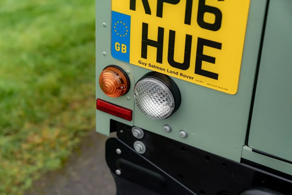 land rover defender heritage subasta 43 Motor16