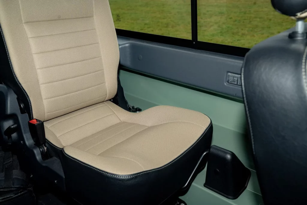 land rover defender heritage subasta 47 Motor16