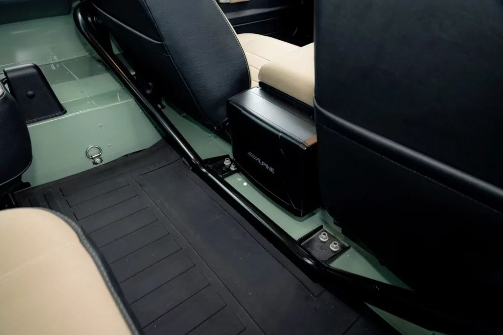 land rover defender heritage subasta 55 Motor16