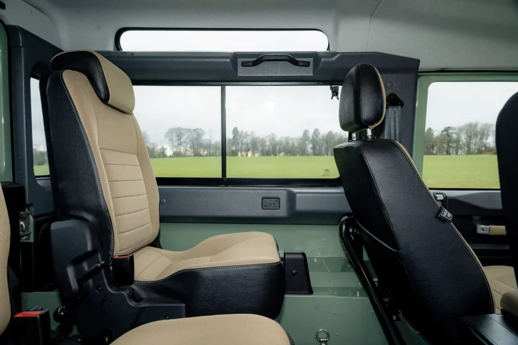 land rover defender heritage subasta 56 Motor16