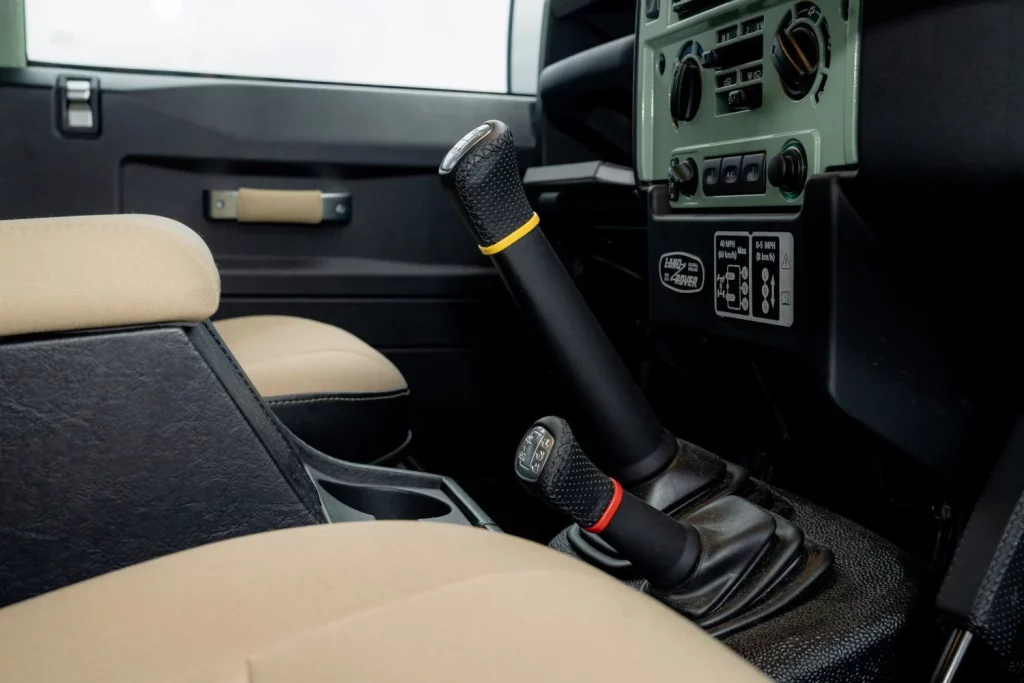 land rover defender heritage subasta 59 Motor16