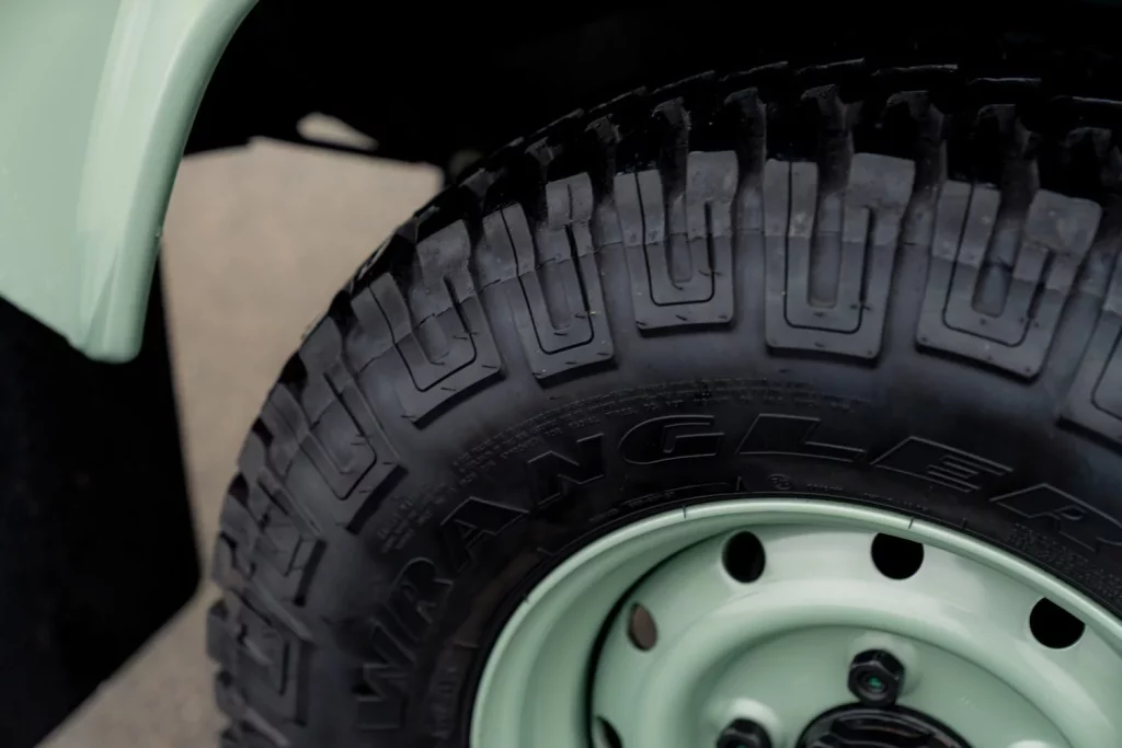 El último Land Rover Defender Heritage Edition sale a subasta