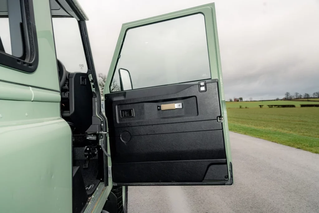 land rover defender heritage subasta 60 Motor16