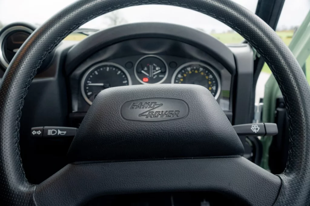 land rover defender heritage subasta 61 Motor16