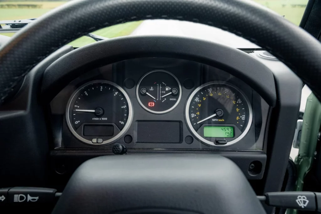 land rover defender heritage subasta 62 Motor16