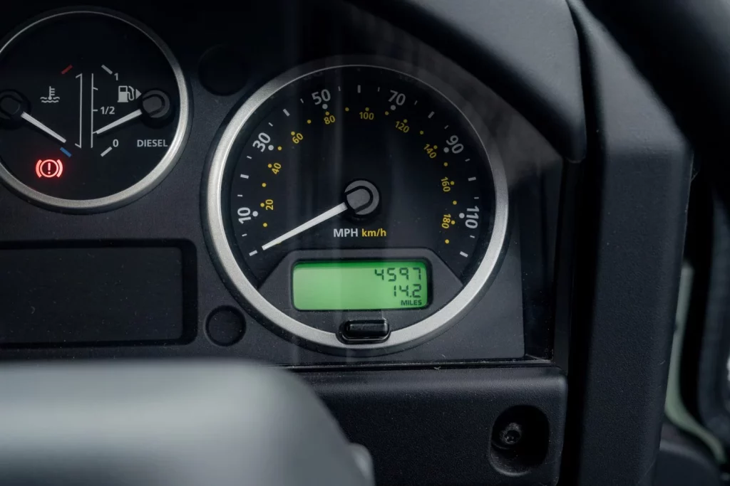 land rover defender heritage subasta 63 Motor16