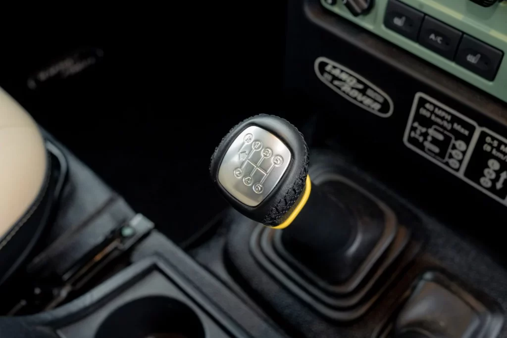 land rover defender heritage subasta 65 Motor16