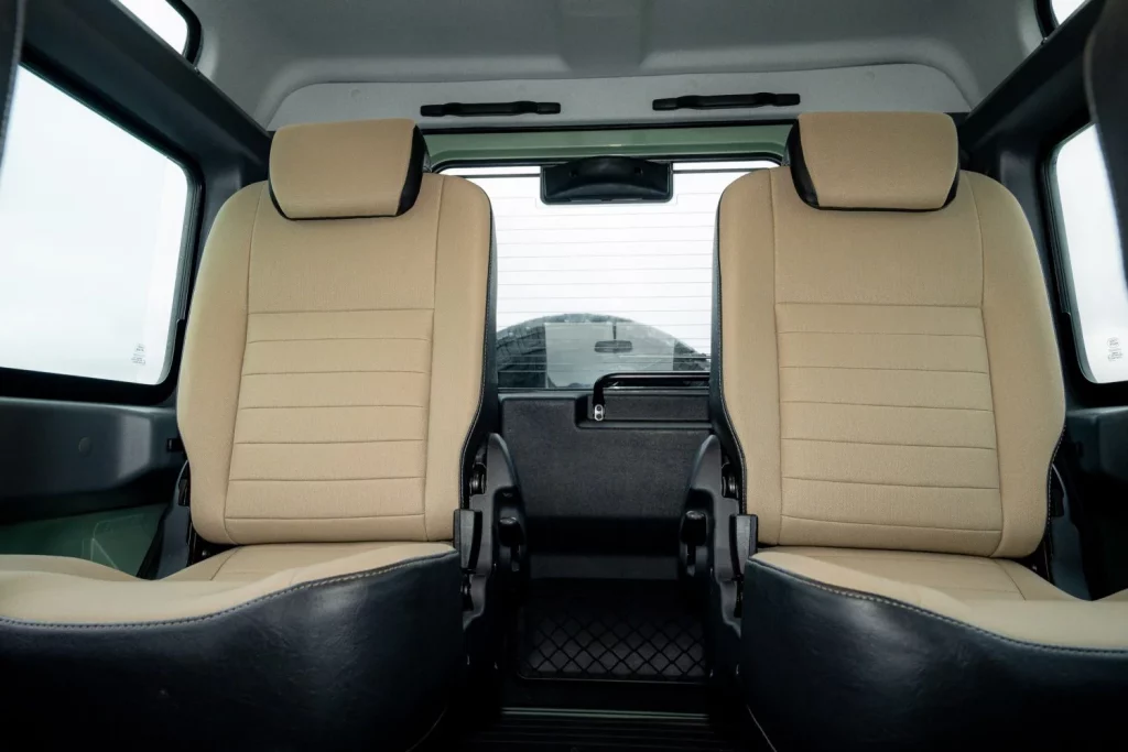 land rover defender heritage subasta 69 Motor16