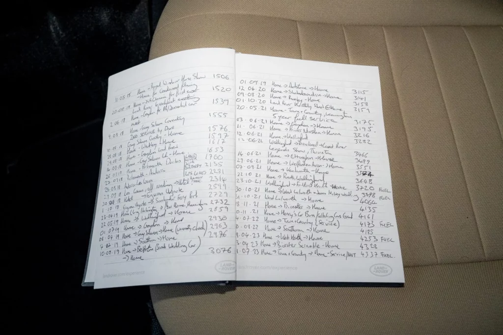 land rover defender heritage subasta 77 Motor16