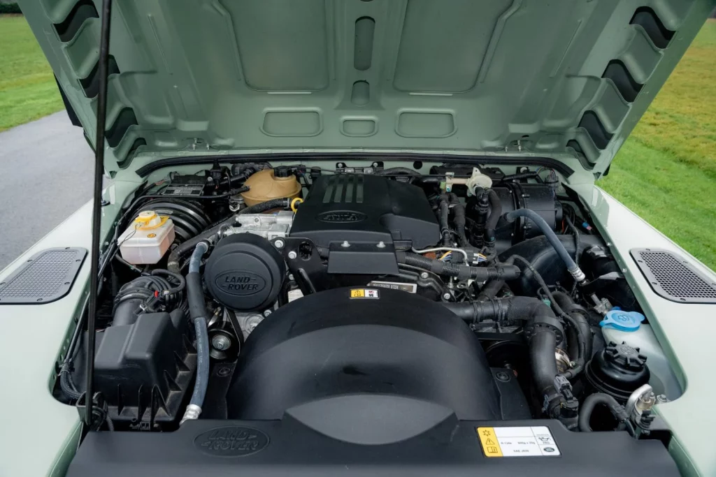 land rover defender heritage subasta 79 Motor16