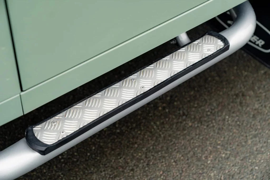 land rover defender heritage subasta 8 Motor16