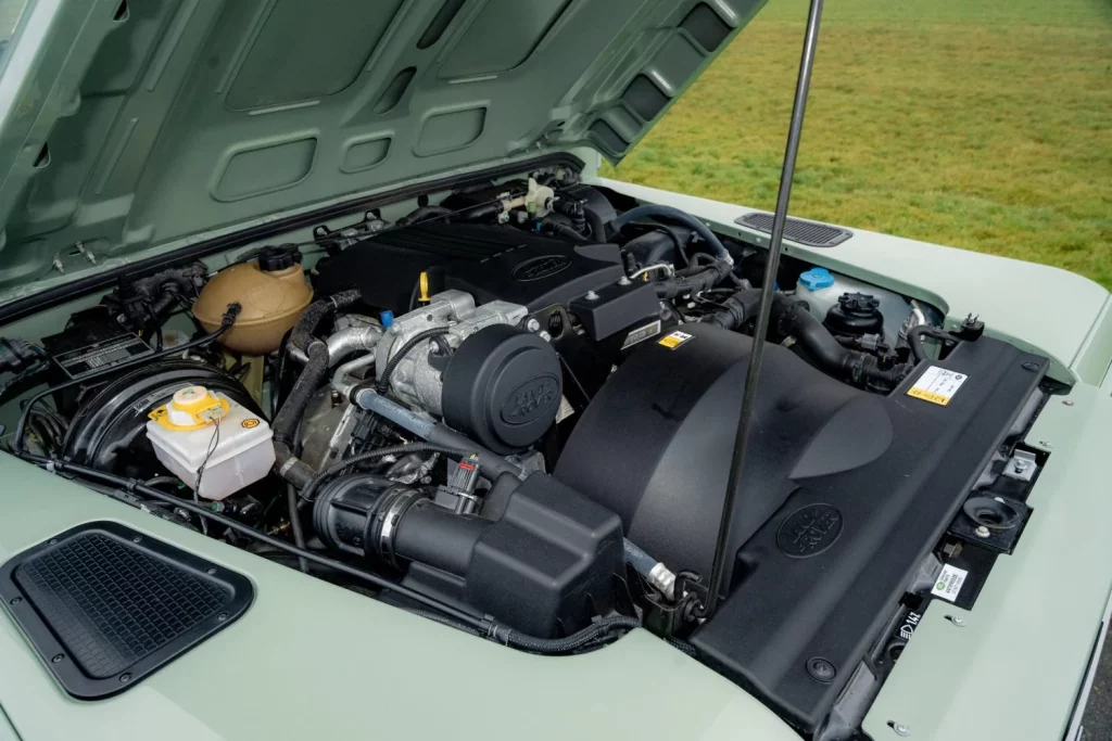 land rover defender heritage subasta 80 Motor16