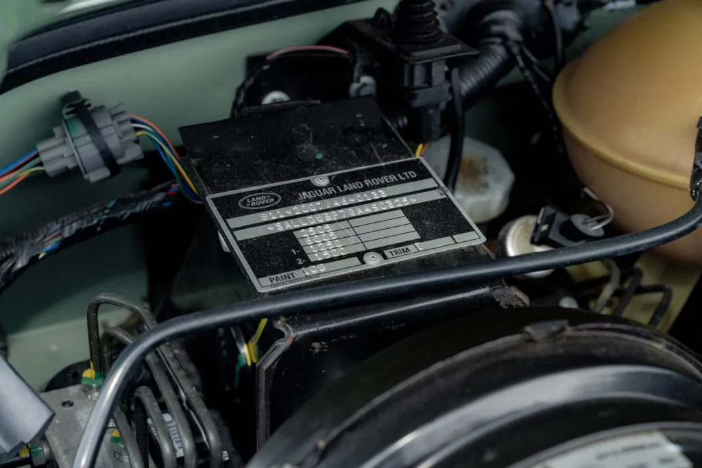 El último Land Rover Defender Heritage Edition sale a subasta