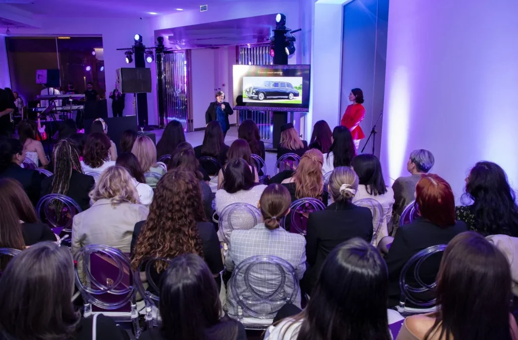 El Rolls-Royce Phantom celebra su centenario con una edición especial apoteósica 18 Motor16 El Rolls-Royce Phantom celebra su centenario con una edición especial apoteósica