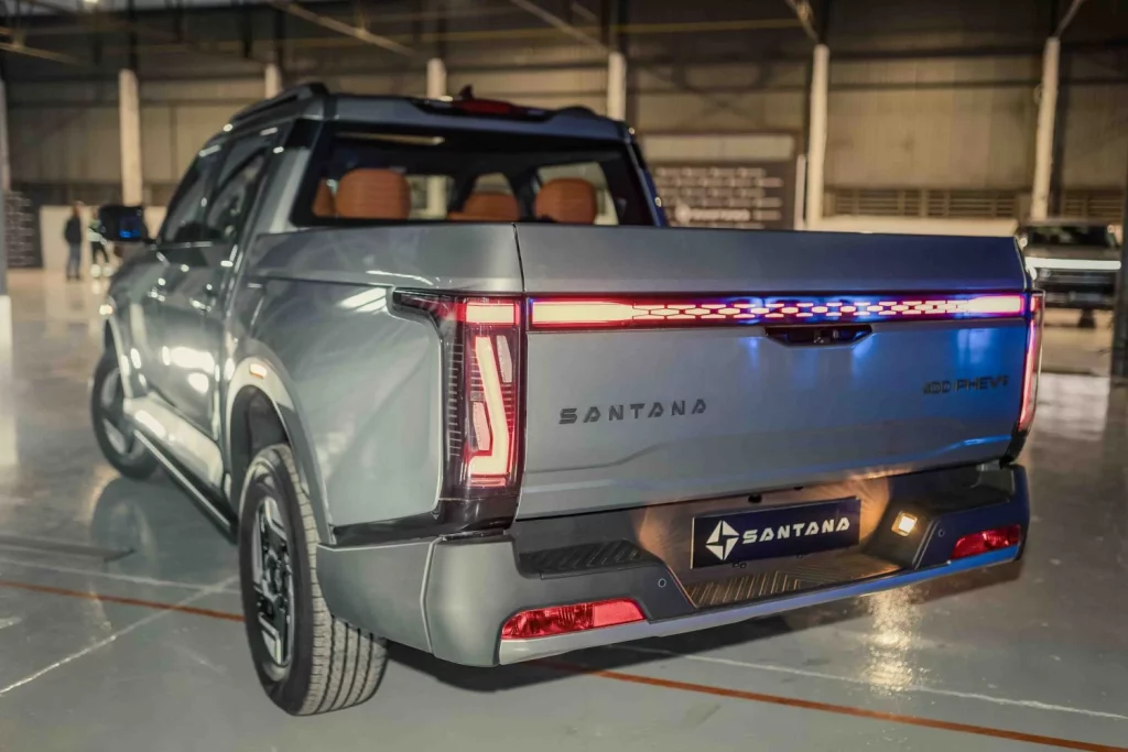 Primera prueba del Santana 400: El pick up que devuelve la ilusión a Linares 29 Motor16 santana 400 d phev primera prueba 10 Motor16