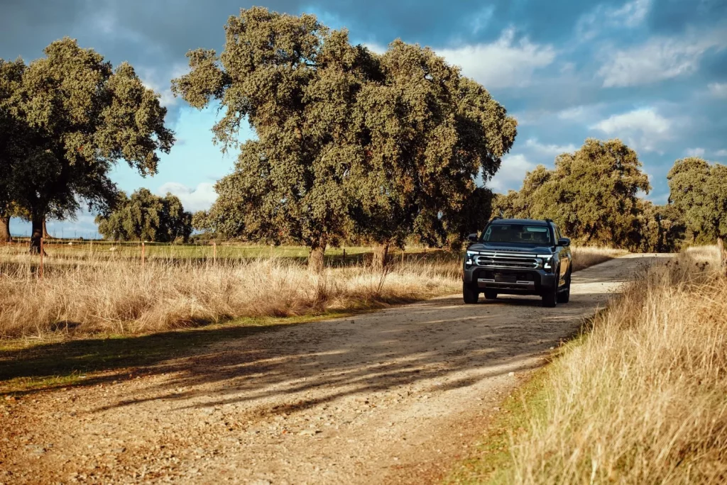 Primera prueba del Santana 400: El pick up que devuelve la ilusión a Linares 19 Motor16 santana 400 d phev primera prueba 20 Motor16