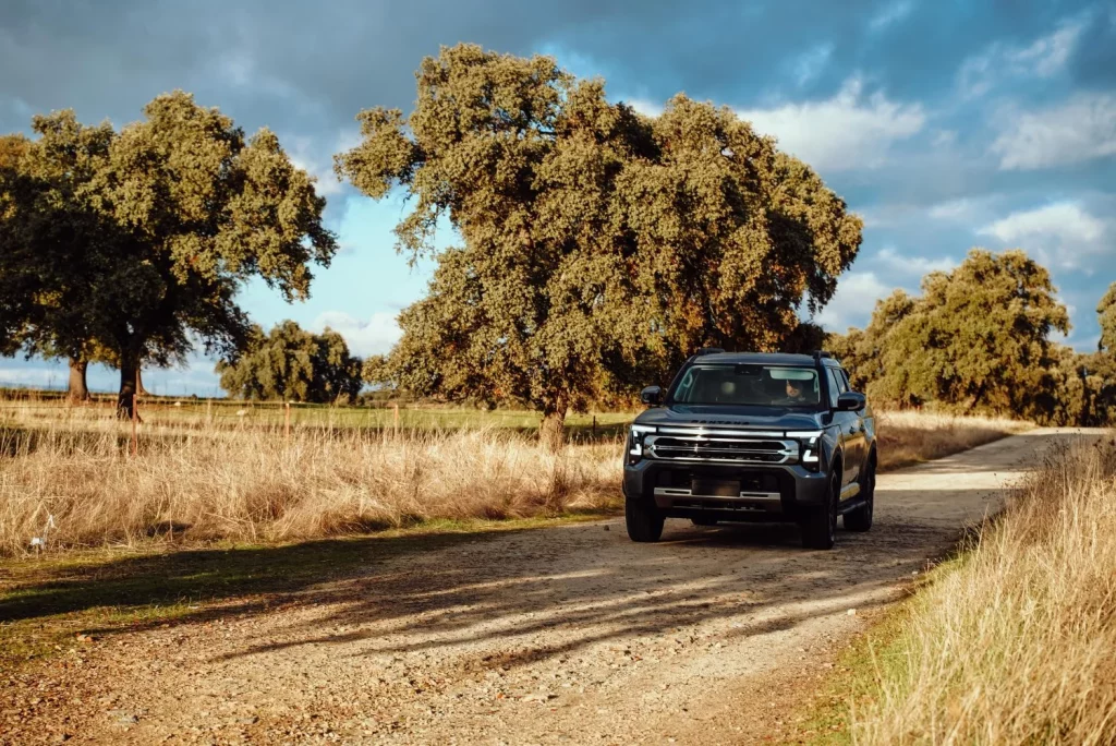 Primera prueba del Santana 400: El pick up que devuelve la ilusión a Linares 18 Motor16 santana 400 d phev primera prueba 21 Motor16