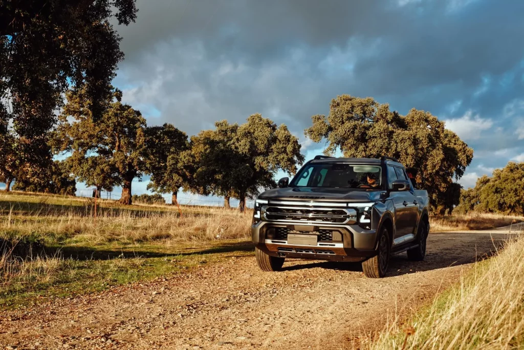 Primera prueba del Santana 400: El pick up que devuelve la ilusión a Linares 17 Motor16 santana 400 d phev primera prueba 22 Motor16