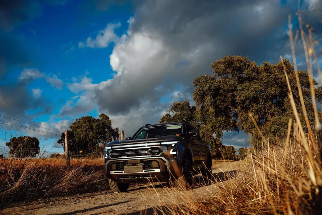 Primera prueba del Santana 400: El pick up que devuelve la ilusión a Linares 16 Motor16 santana 400 d phev primera prueba 23 Motor16