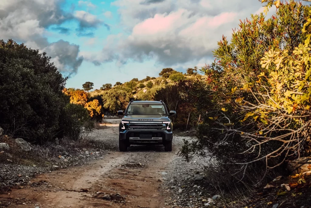 Primera prueba del Santana 400: El pick up que devuelve la ilusión a Linares 15 Motor16 santana 400 d phev primera prueba 24 Motor16