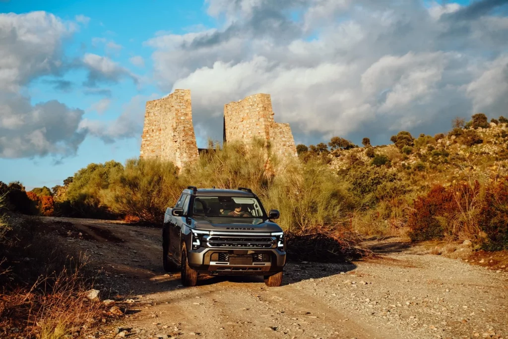 Primera prueba del Santana 400: El pick up que devuelve la ilusión a Linares 14 Motor16 santana 400 d phev primera prueba 25 Motor16