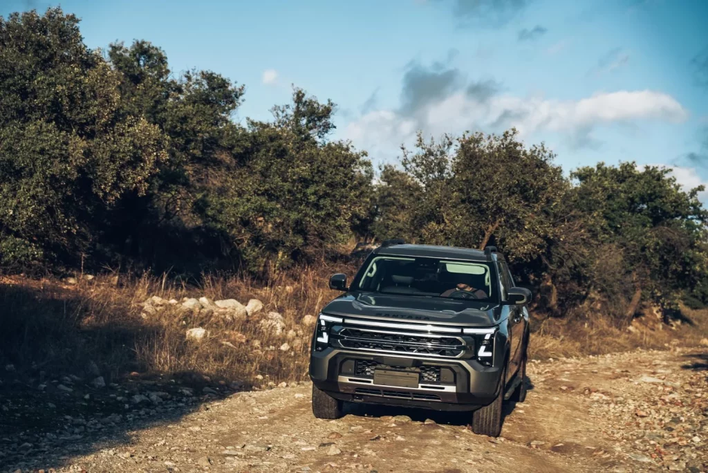 Primera prueba del Santana 400: El pick up que devuelve la ilusión a Linares 13 Motor16 santana 400 d phev primera prueba 26 Motor16