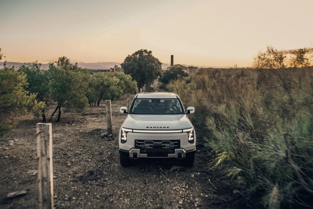 Primera prueba del Santana 400: El pick up que devuelve la ilusión a Linares 7 Motor16 santana 400 d phev primera prueba 32 Motor16