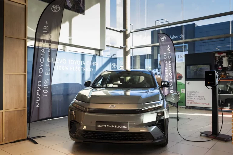 Toyota y Repsol firman una alianza de la que se beneficiarán clientes, concesionarios y empleados